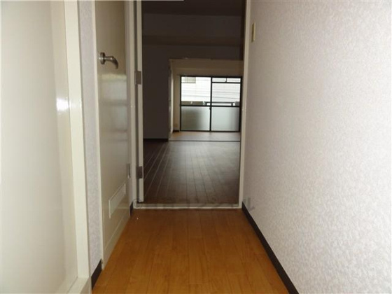 内装&nbsp;玄関から廊下部分です。