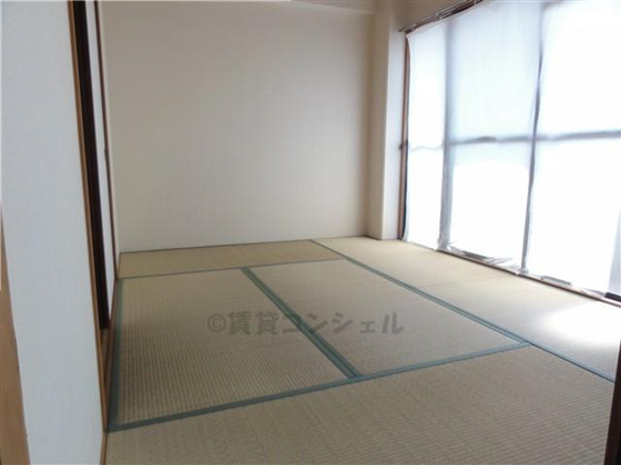 和室&nbsp;奥和室。南向きバルコニーで明るい。