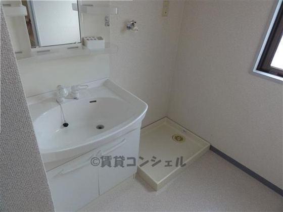 独立洗面台&nbsp;シャンプードレッサー750mm 洗濯機置場ももちろん室内有り。