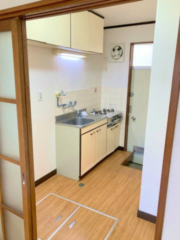 内装&nbsp;居室の壁紙は新品に貼替え済み
