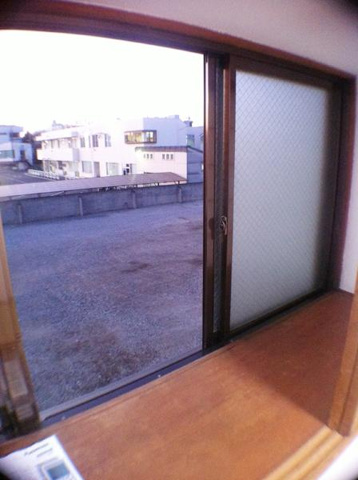 内装&nbsp;窓の外は開けています