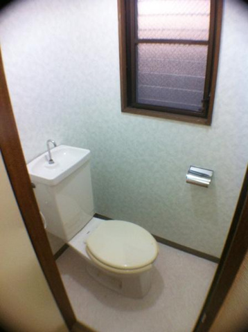 内装&nbsp;トイレは換気用窓あり