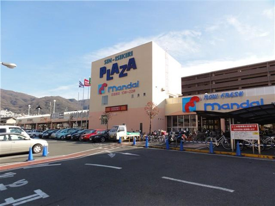 周辺&nbsp;石切プラザも近隣有り。万代にユニクロ。大型書店などがテナントに入っています。