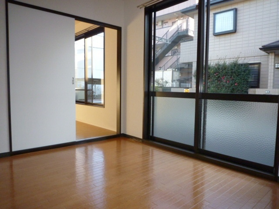 居間&nbsp;