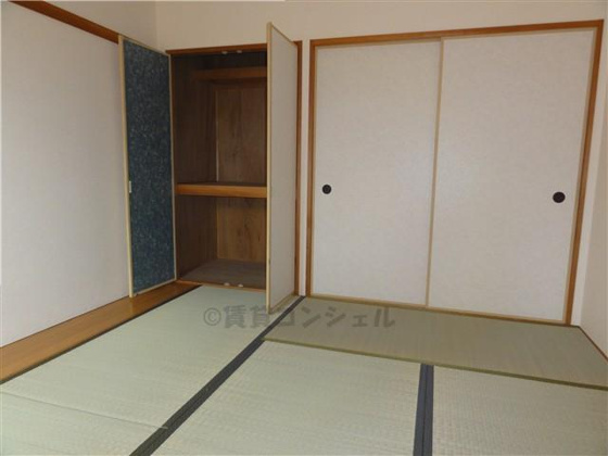 和室&nbsp;収納完備。の６帖和室です。板の間が有る分もう少し広いですよ。