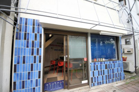 千歳烏山駅のホーム目の前！入りやすい1階店舗です♪の画像