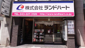 ランドハートビル1Fにございますの画像