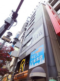 カフェをイメージした店内の画像