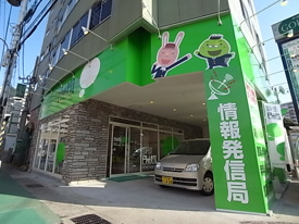 商大筋と国道2号線の角にありますの画像