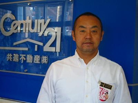 大きなカウンターが特徴の店内です。不動産に関することなら、お気軽にご相談下さい。の画像